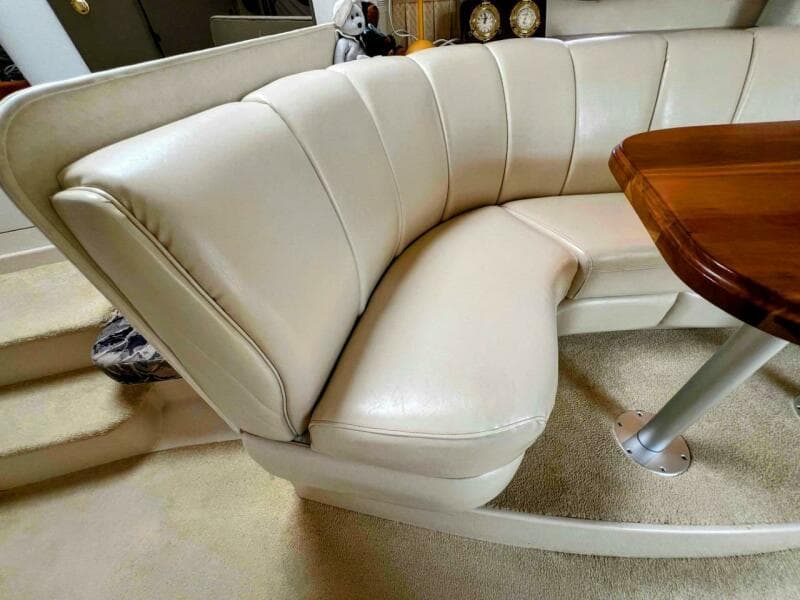 1998 Cruisers Yachts 3575 Esprit