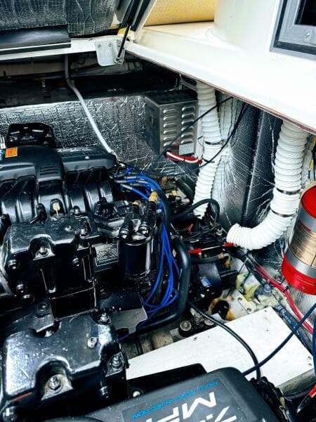 1998 Cruisers Yachts 3575 Esprit