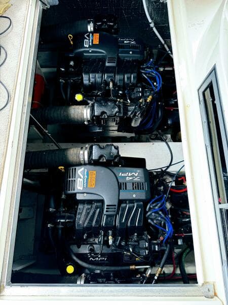 1998 Cruisers Yachts 3575 Esprit