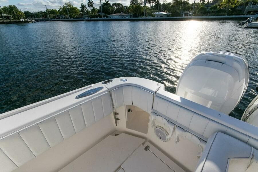 2012 Intrepid 475 Sport yacht wheel house