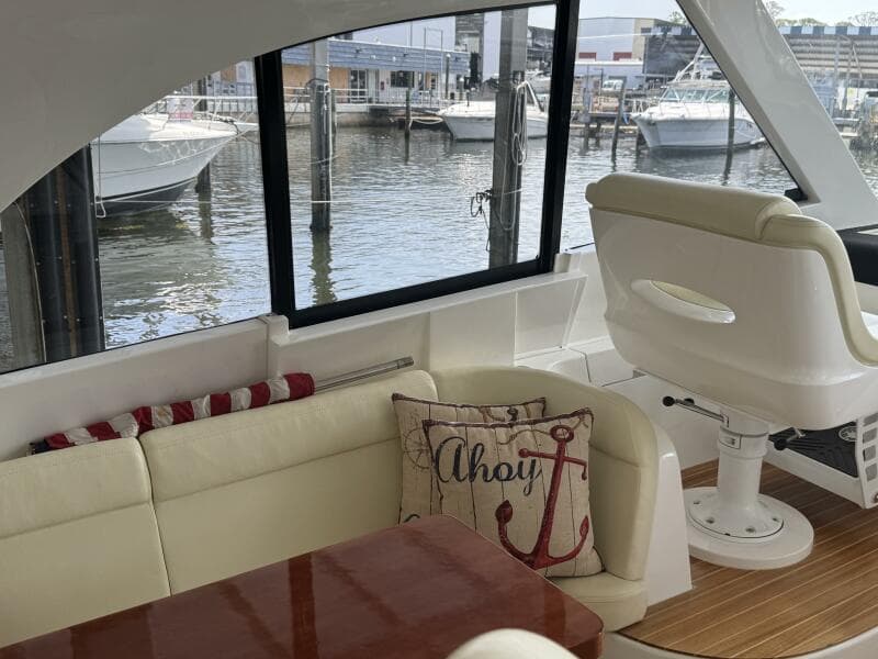 2012 Intrepid 475 Sport yacht wheel house