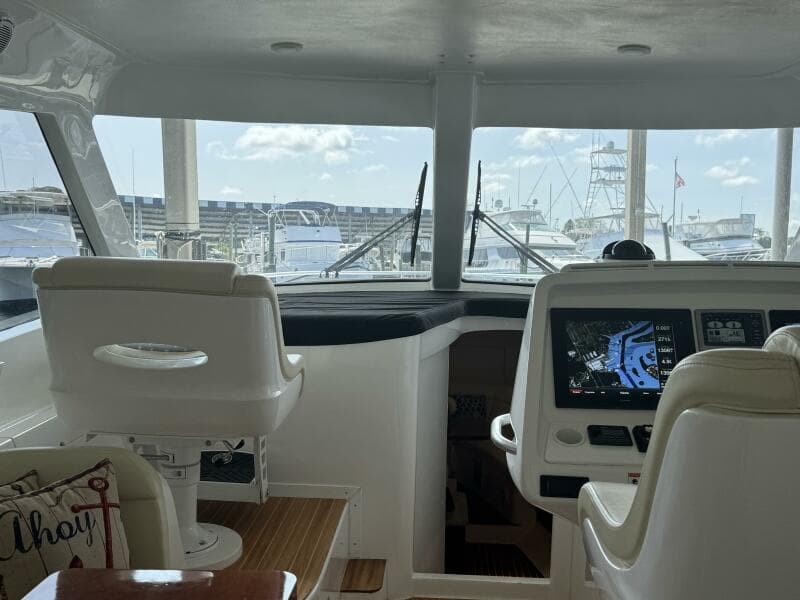 2012 Intrepid 475 Sport yacht wheel house
