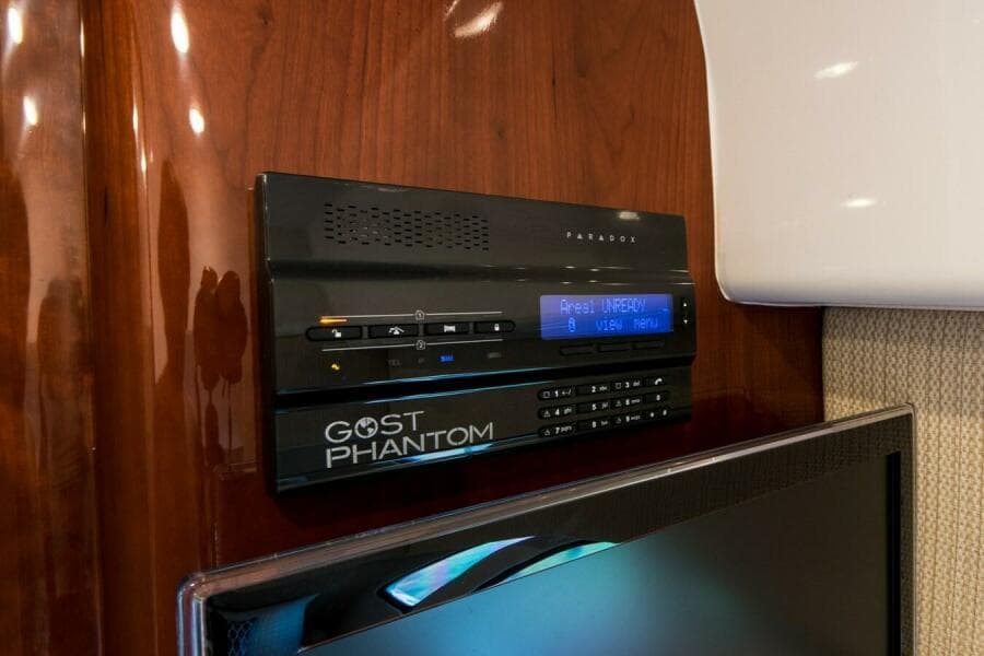 2012 Intrepid 475 Sport yacht wheel house