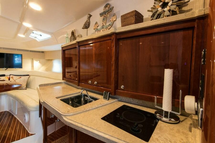 2012 Intrepid 475 Sport yacht wheel house