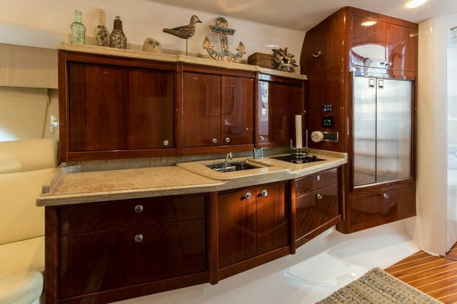 2012 Intrepid 475 Sport yacht wheel house