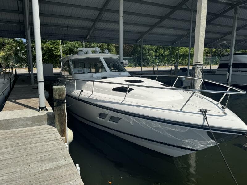 2012 Intrepid 475 Sport yacht wheel house