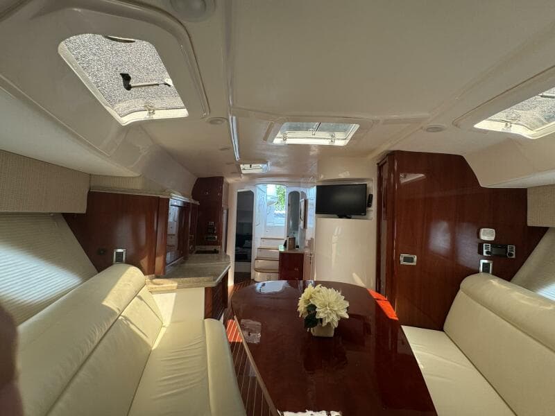 2012 Intrepid 475 Sport yacht wheel house