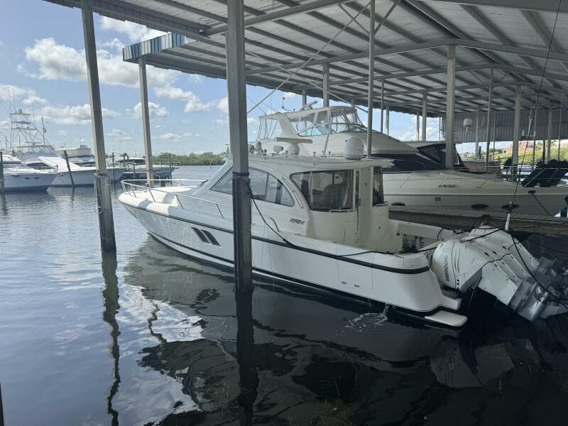 2012 Intrepid 475 Sport yacht wheel house
