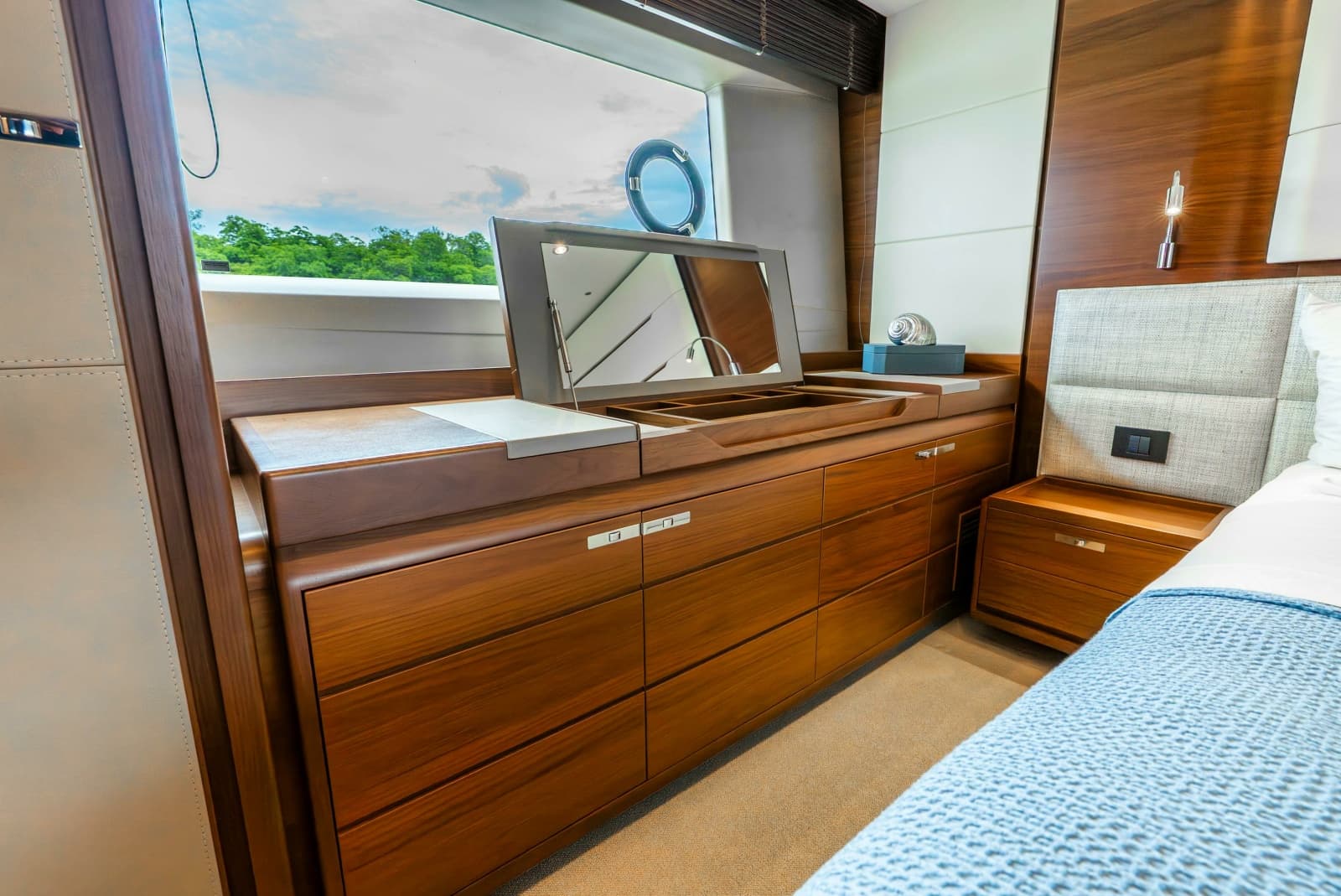 2018 Princess Yachts  - Photo 46