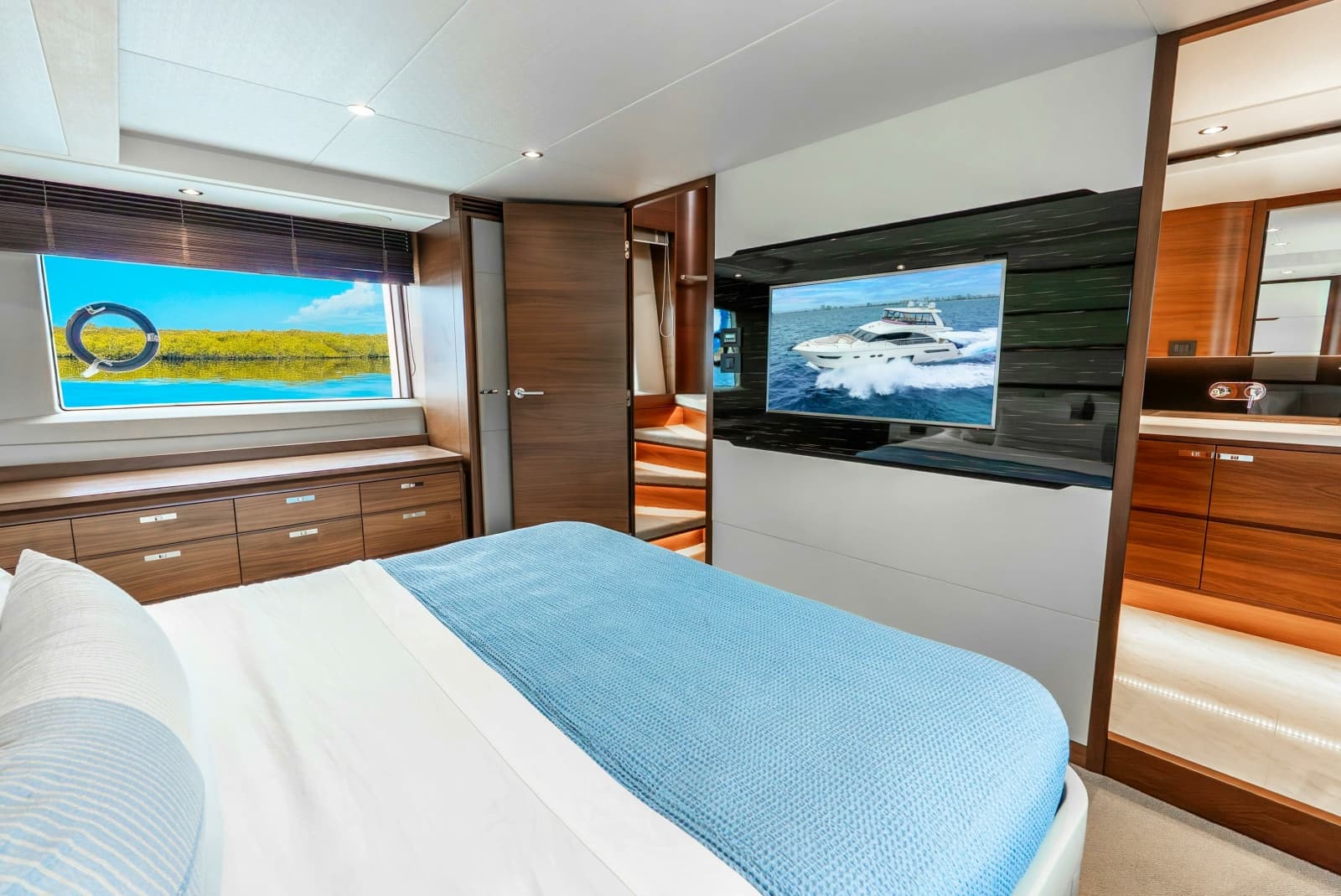 2018 Princess Yachts  - Photo 45