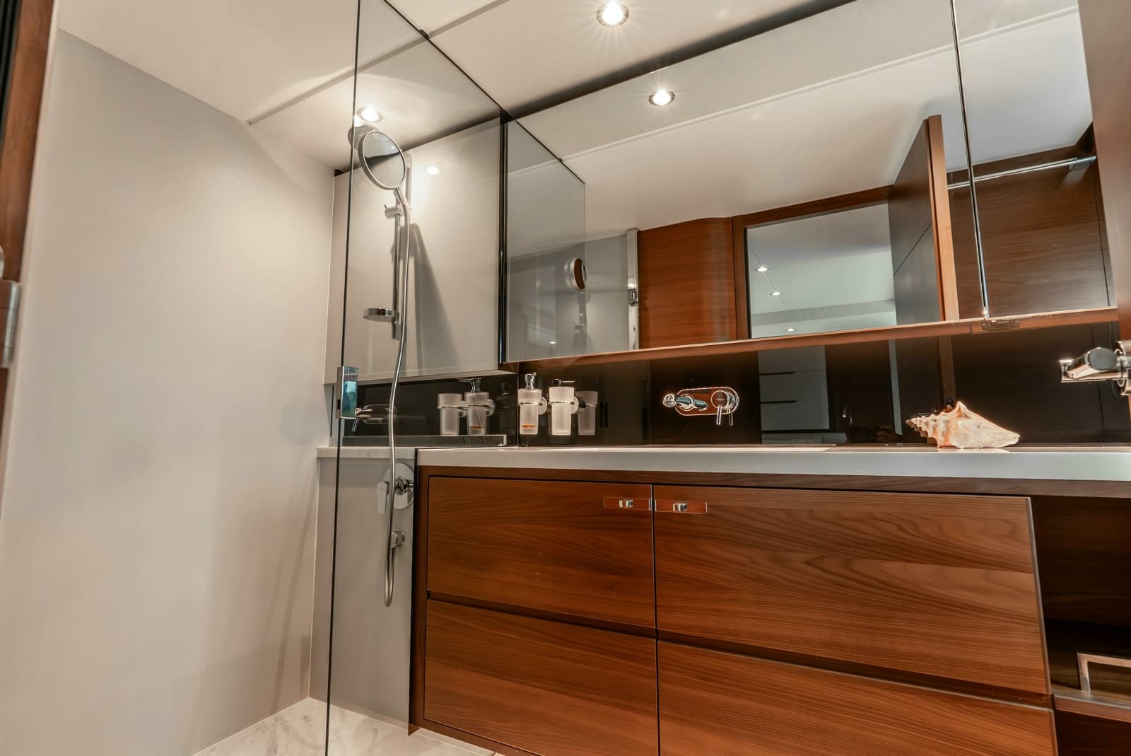 2018 Princess Yachts  - Photo 47