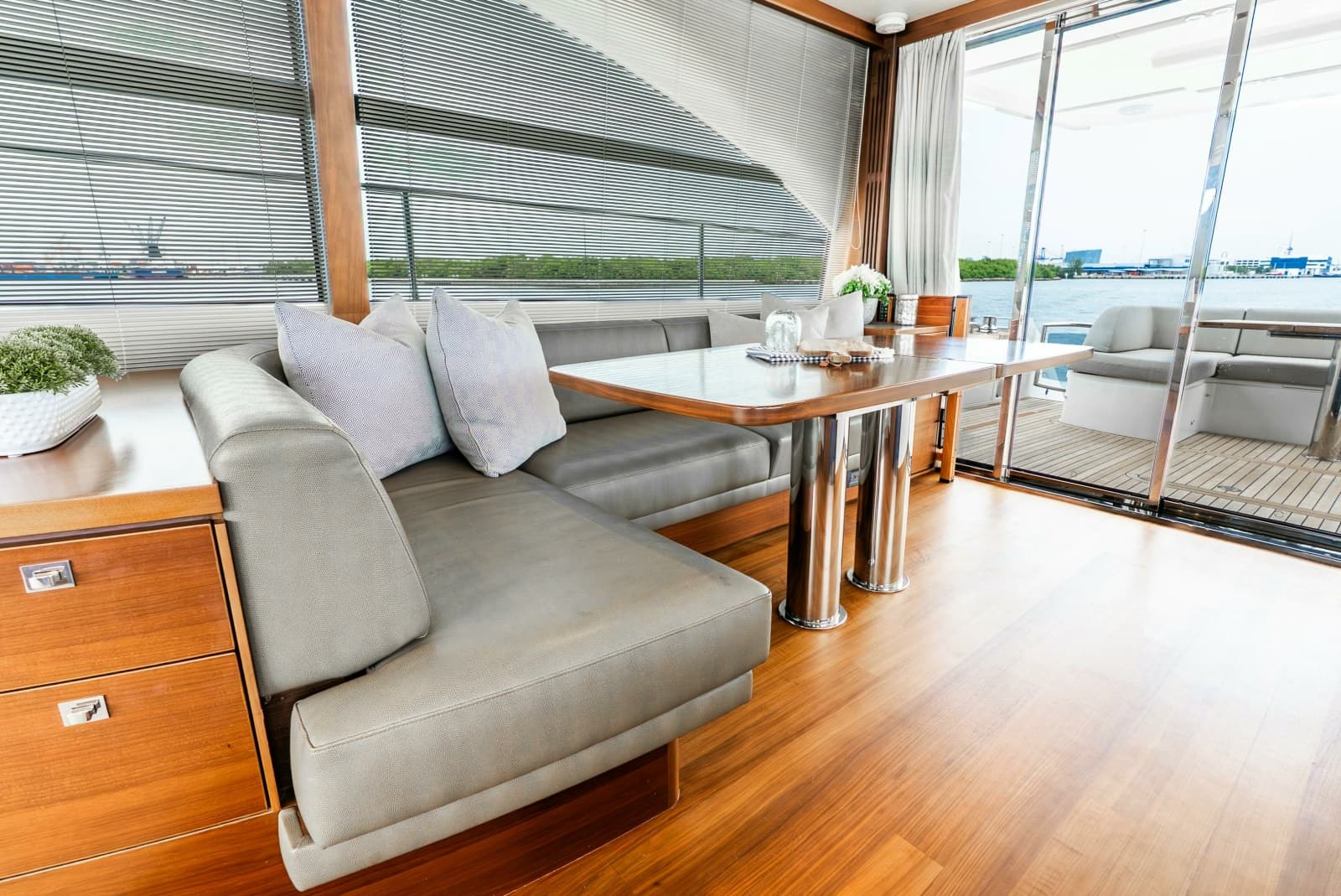 2018 Princess Yachts  - Photo 32