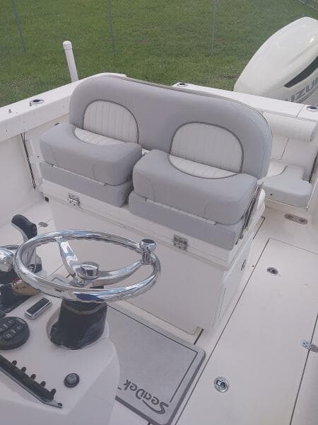 2019 Sea Born SX239 offshore