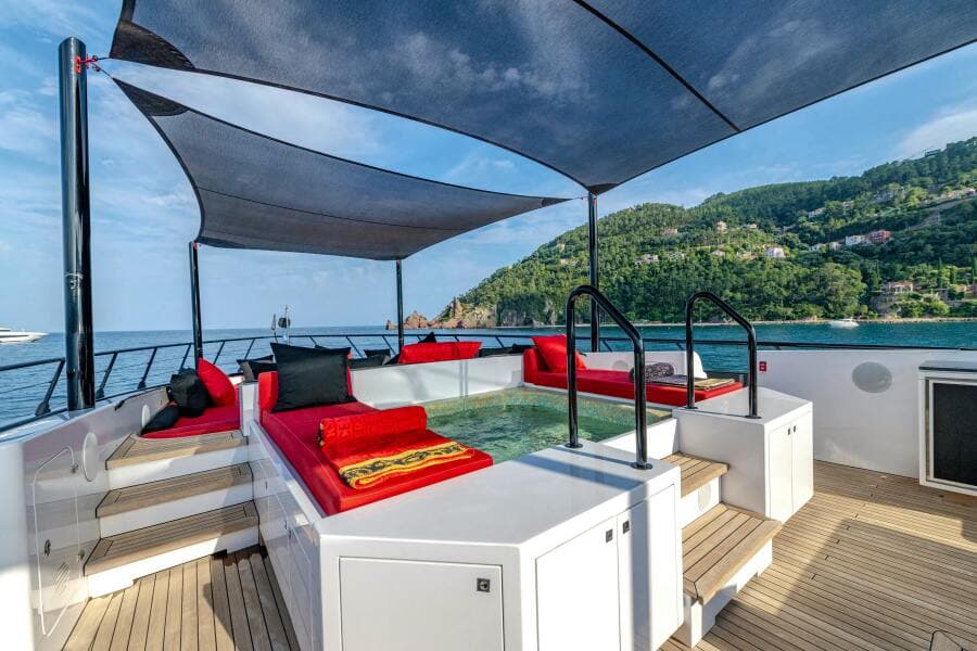 2017 Overmarine Mangusta 165 E