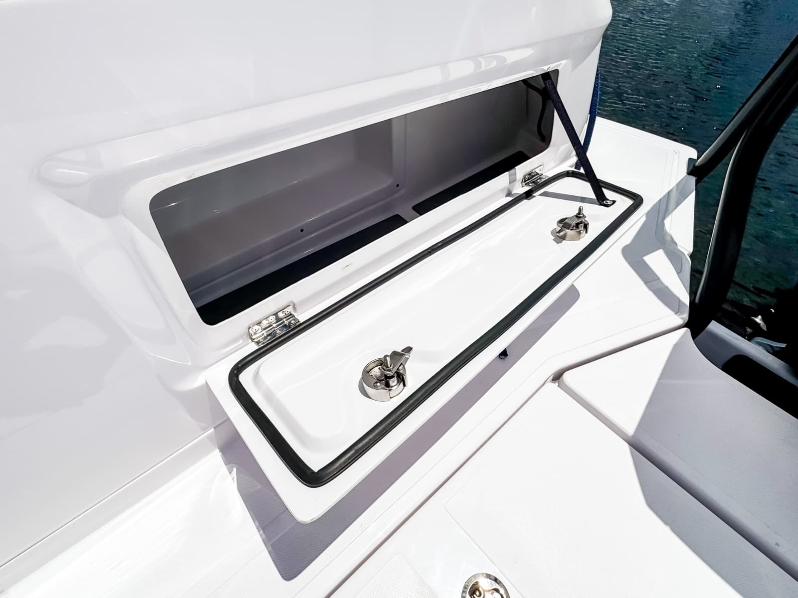 2026 Axopar 45 Cross Top - Photo 14