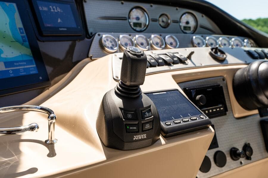 2008 Four Winns V378