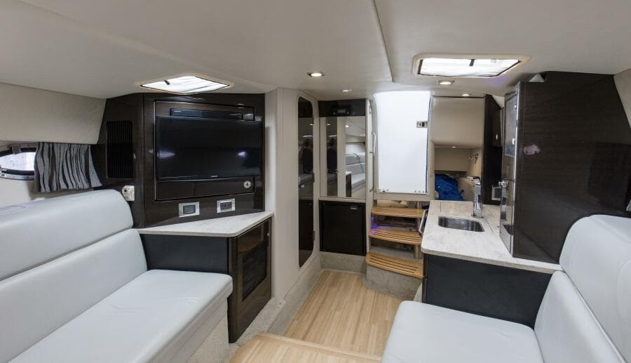 2017 37 Formula 370 SS Bluebird Cabin (3)