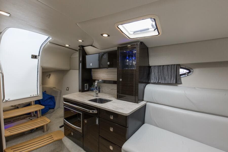 2017 37 Formula 370 SS Bluebird Cabin (5)