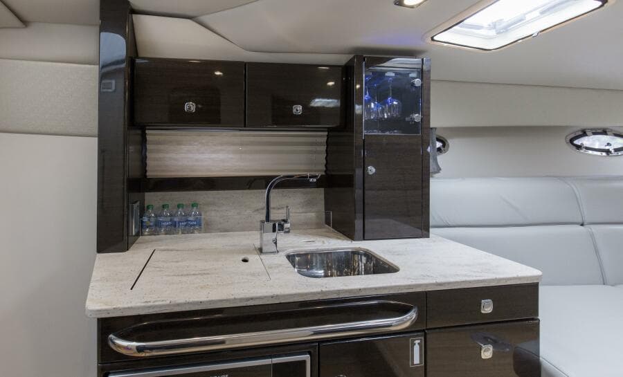 2017 37 Formula 370 SS Bluebird Cabin (2)