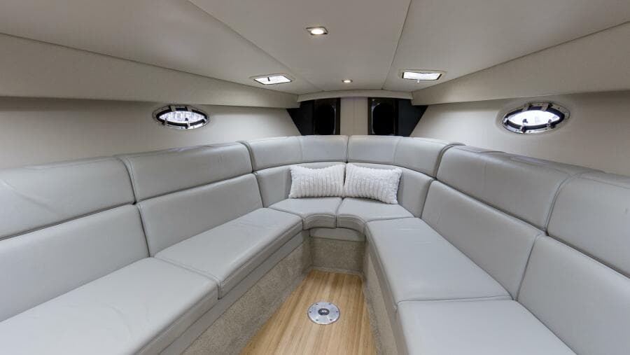 2017 37 Formula 370 SS Bluebird Cabin (4)