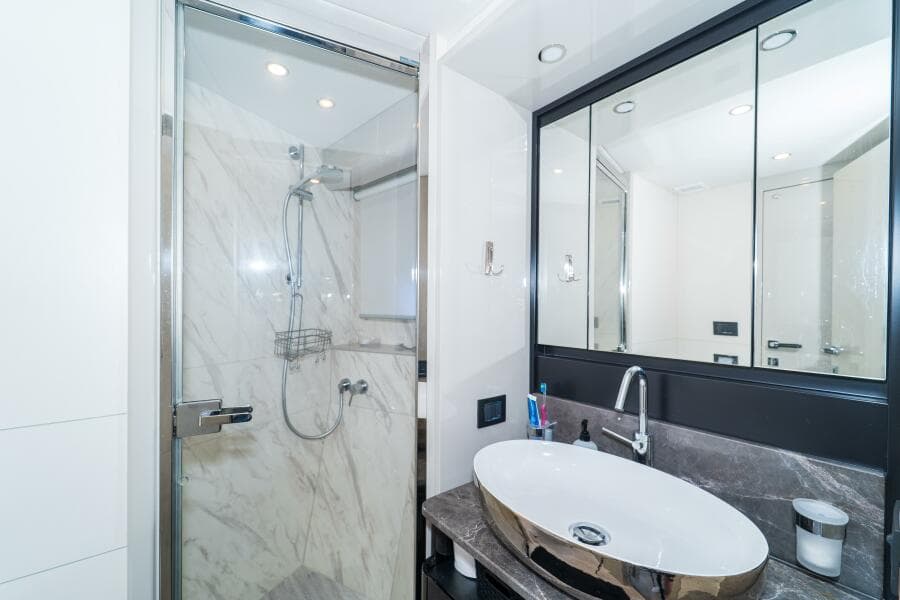 2023 Absolute 62 Fly