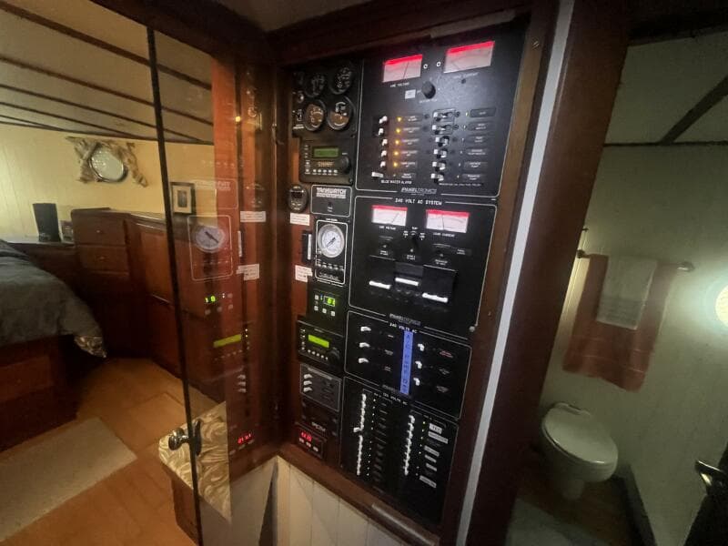 2001 Great Harbour GH47