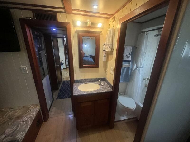 2001 Great Harbour GH47