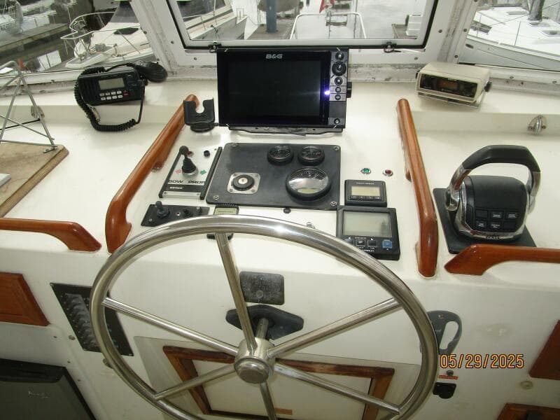 36' Kadey-Krogen flybridge helm3