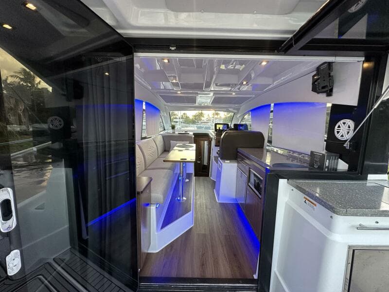 2020 Four Winns Vista 355 Coupe