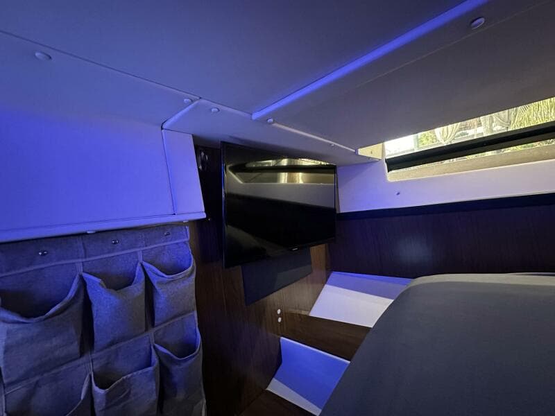 2020 Four Winns Vista 355 Coupe