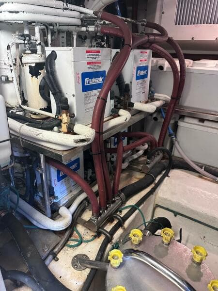 Riviera 51 Down Under  - Engine Room