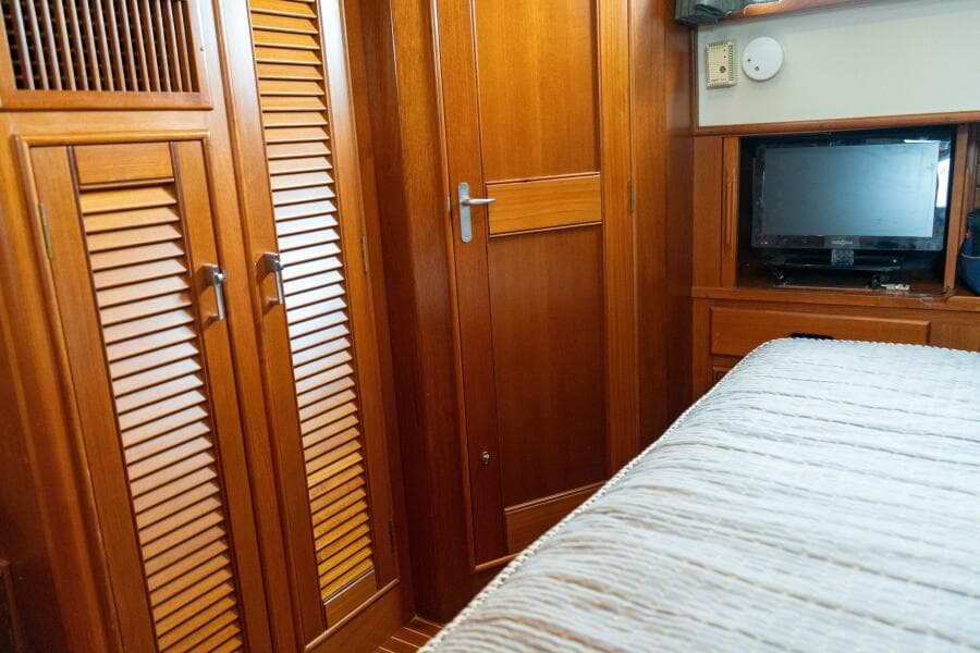 2001 Grand Banks 42 Classic