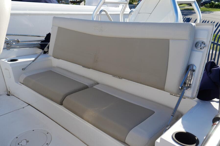 Boston Whaler 31 - CHUCK - Cockpit Seating