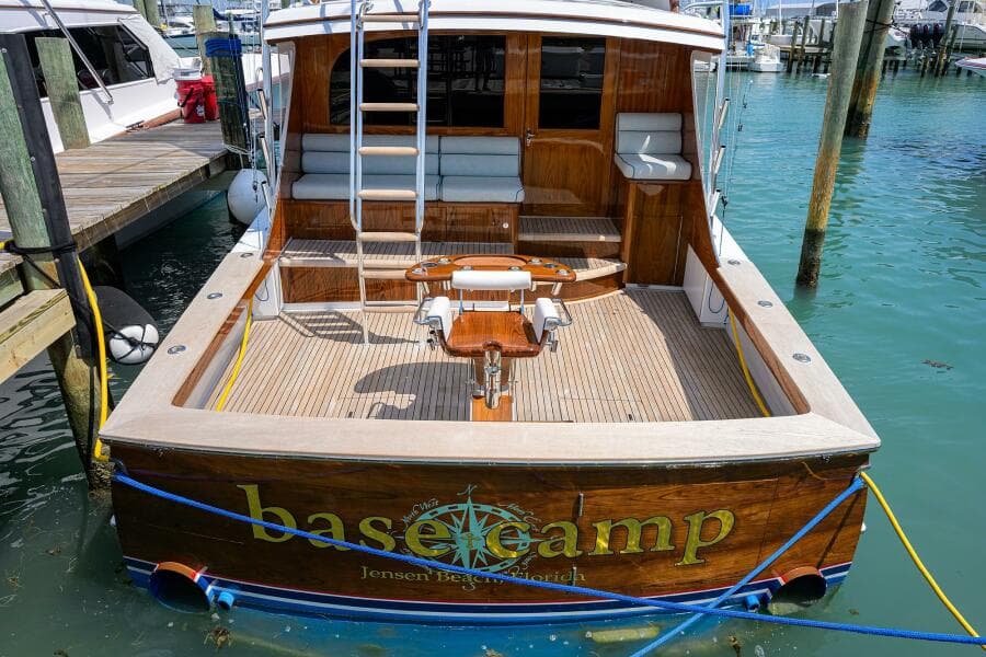 2004 Rybovich 62 Base Camp - Cockpit