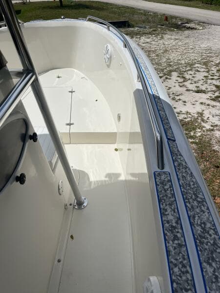 1998 Blue Fin 25 Center Console boat deck, featuring clean white surfaces and sturdy railings.