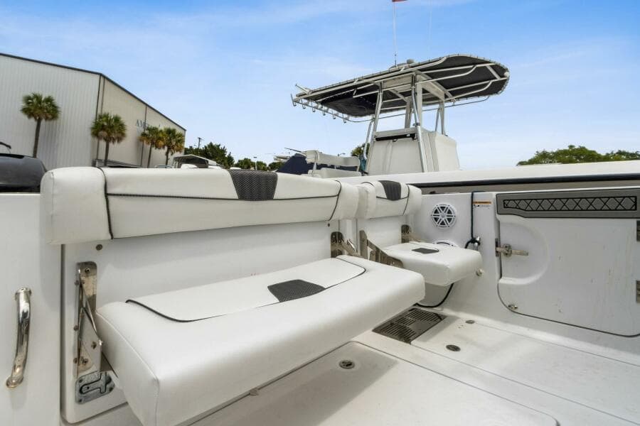 2023 Wellcraft 352 Fisherman Center Console