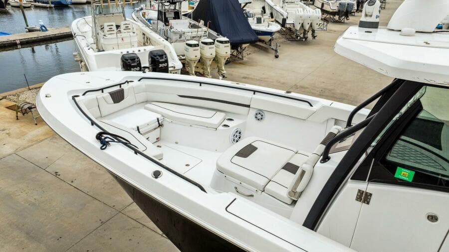 2023 Wellcraft 352 Fisherman Center Console
