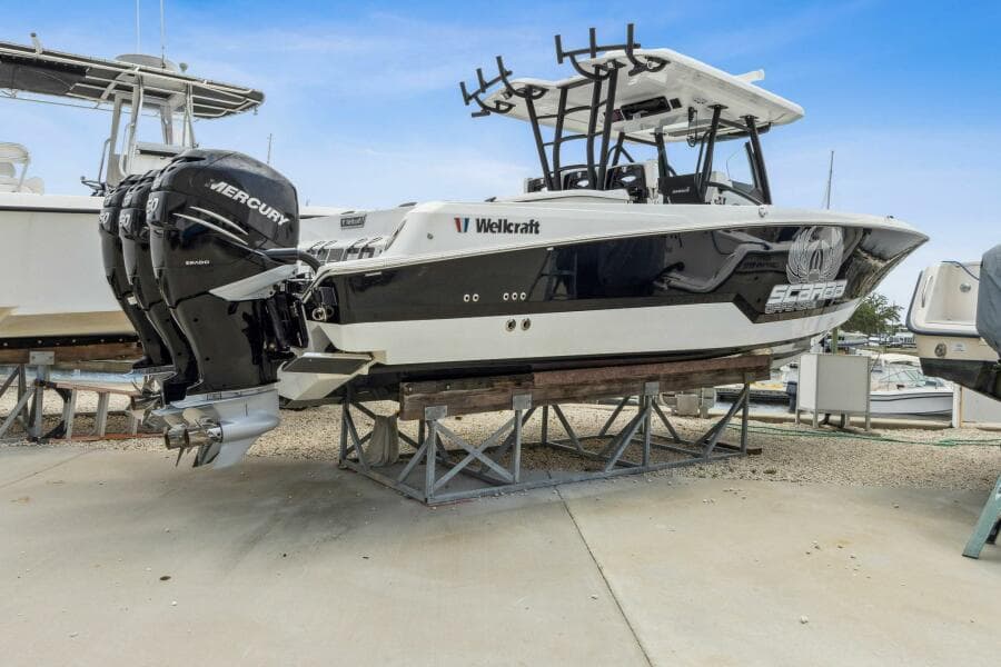 2023 Wellcraft 352 Fisherman Center Console