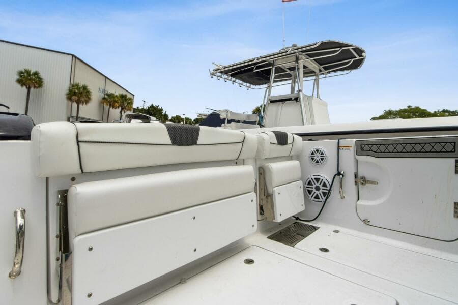 2023 Wellcraft 352 Fisherman Center Console