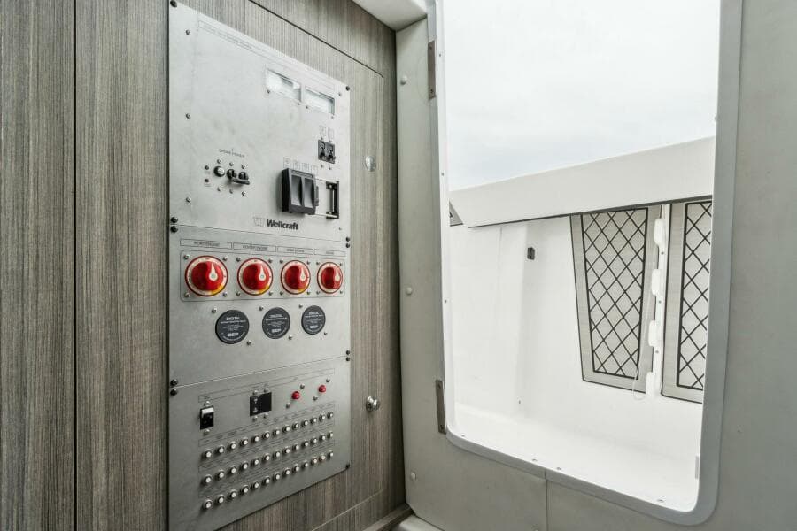 2023 Wellcraft 352 Fisherman Center Console