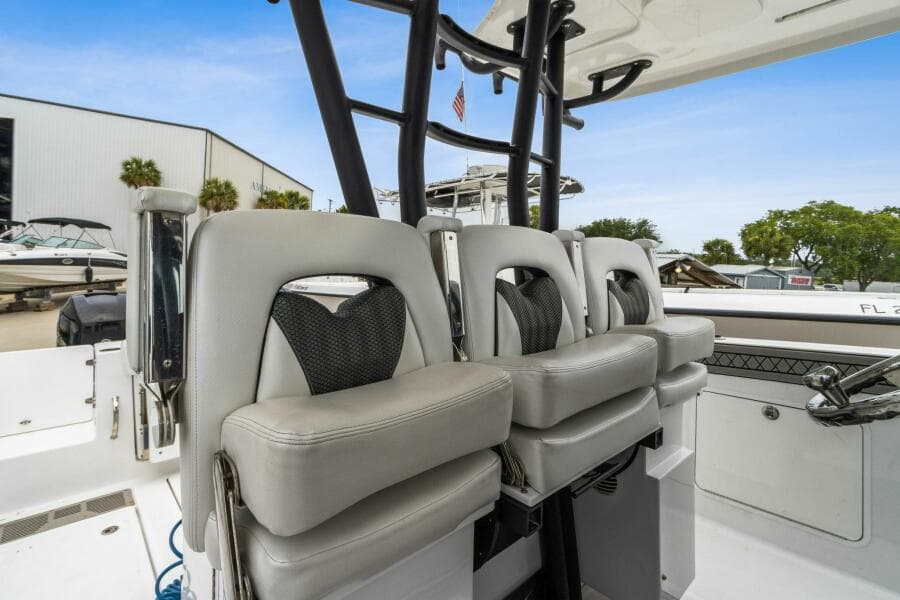 2023 Wellcraft 352 Fisherman Center Console