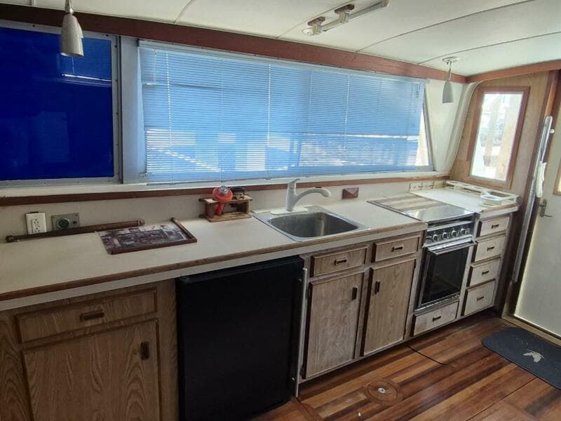 1982 Bertram 38 Convertible - Photo 19