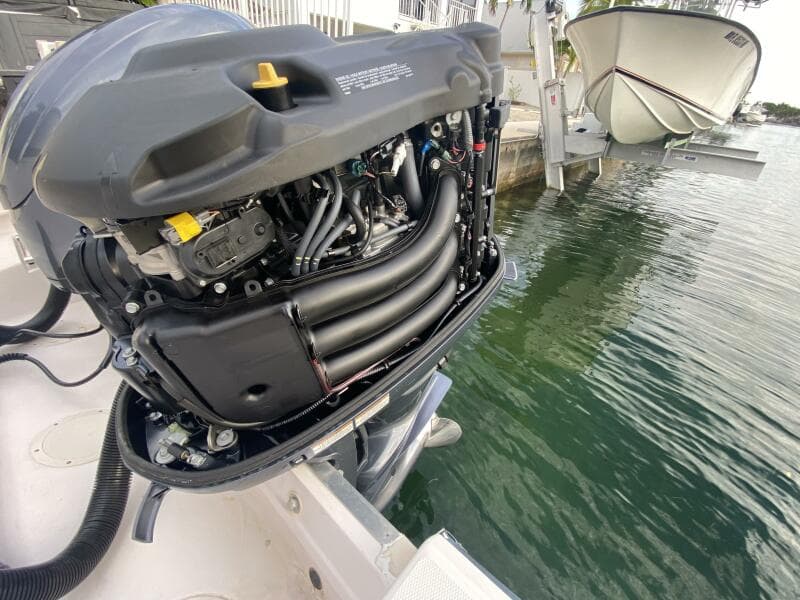 2005 Grady-White Marlin 300