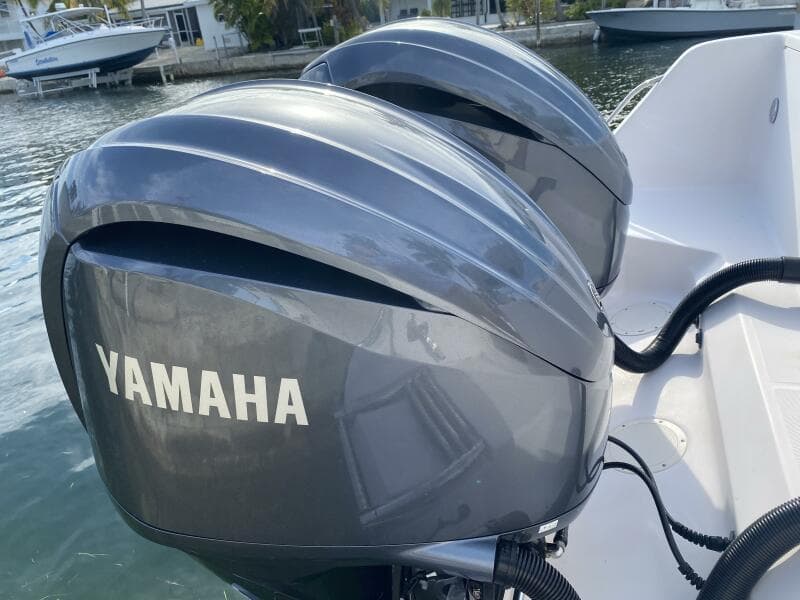 2005 Grady-White Marlin 300