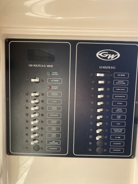 2005 Grady-White Marlin 300