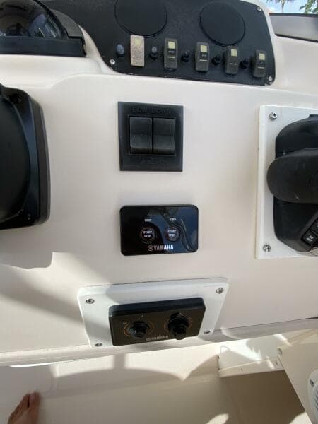 2005 Grady-White Marlin 300