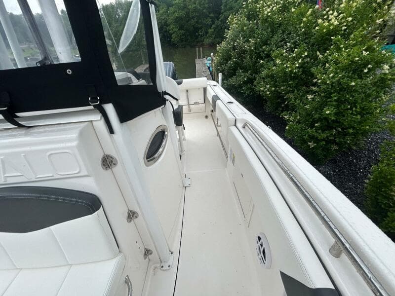 2022 Robalo R242 Center Console