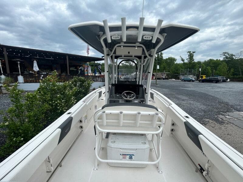 2022 Robalo R242 Center Console