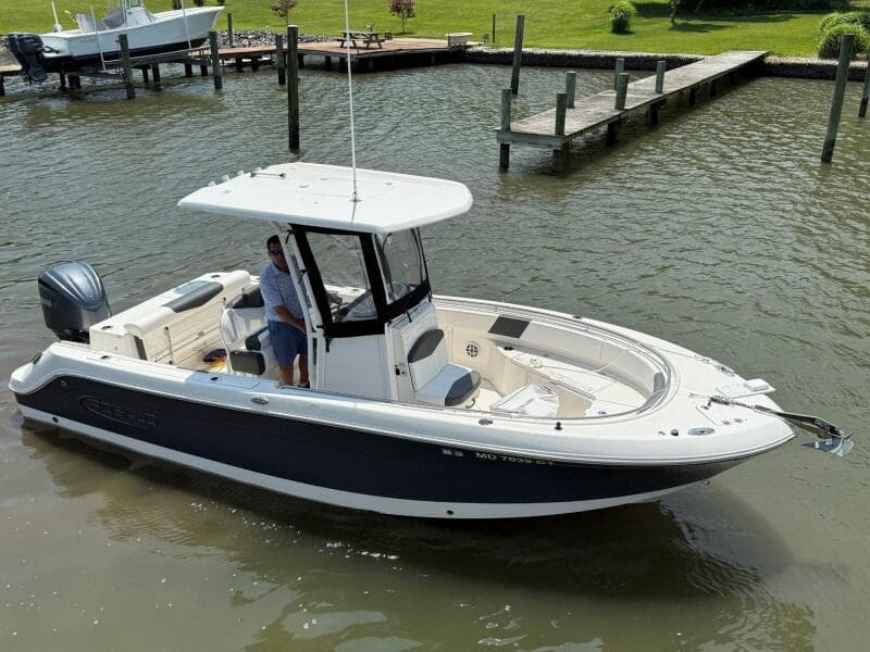 2022 Robalo R242 Center Console