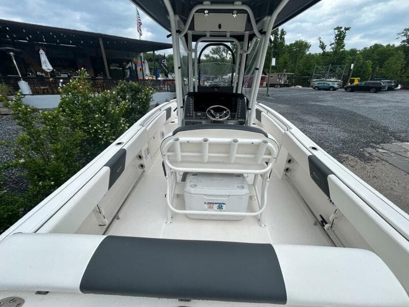 2022 Robalo R242 Center Console